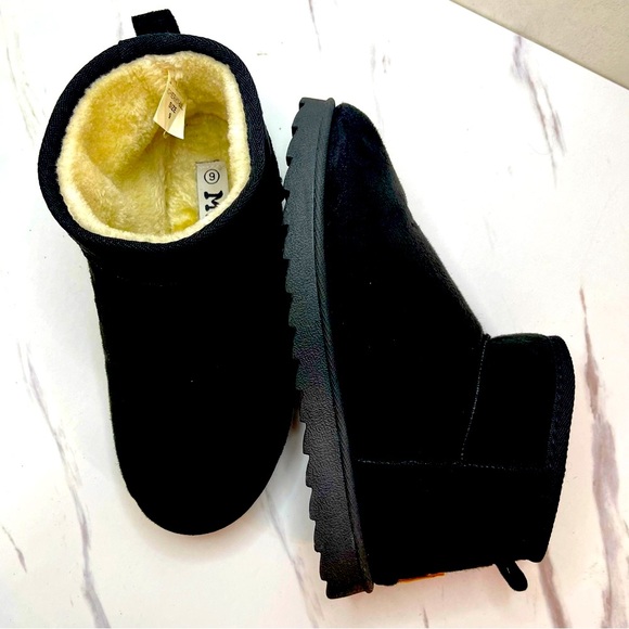 Mudd Women's Black Suede Ankle Boots Size 9 Flat Mini Boots - Picture 9 of 10